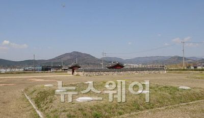 김유신 장군 옛집 전경.<br />
