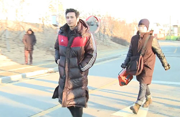 원빈 길거리 포착 ⓒ 온라인 커뮤니티