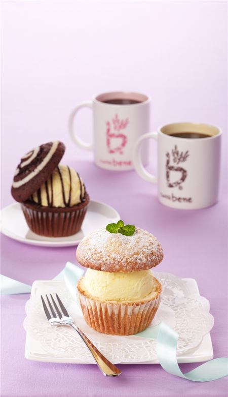 카페베네, ‘젤라또 머핀 케이크 러블리 커플세트’ 출시 기사의 사진