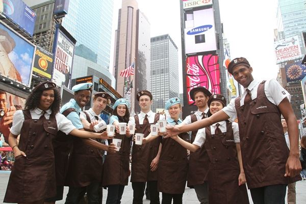 카페베네 뉴욕 타임스퀘어점, 오픈 1년새 방문객 100만 돌파 기사의 사진