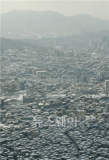 여의도 63시티 전망대에서 바라본 눈 덮힌 서울 전경 ⓒ 김준영 기자