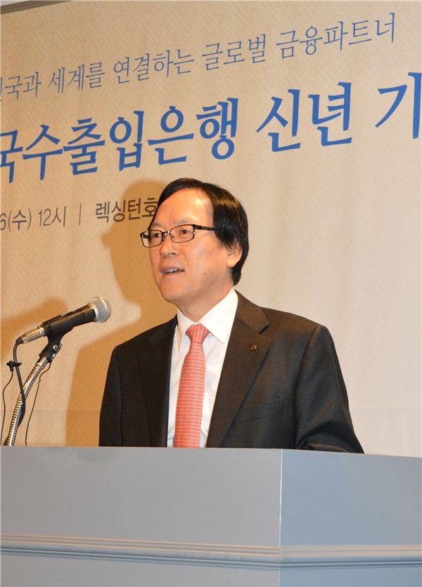 6일 김용환 수출입은행장이 서울 여의도 렉싱턴 호텔에서 열린 2013년 신년 기자간담회에서 올해 주요 업무추진 방향에 대해 설명하고 있다.