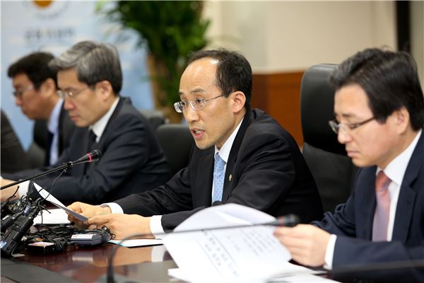 추경호 금융위원회 부위원장이 북한 핵 실험 이후 긴급금융상황점검회의'를 열고 관계자들과 대응방안은 논의하고 있다. ⓒ금융위원회