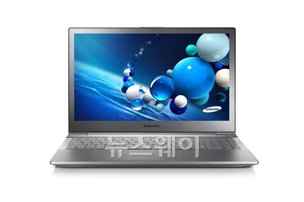 삼성전자 프리미엄 노트북PC '뉴 시리즈7 크로노스' ⓒ삼성전자 제공