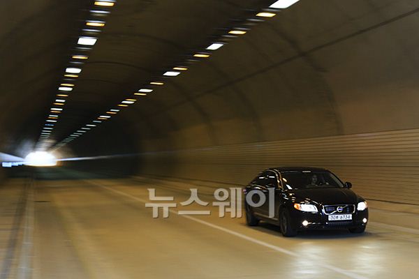 볼보자동차코리아 '볼보 S80 T6 익스큐티브. 윤경현 기자 squashkh@newsway.co.kr