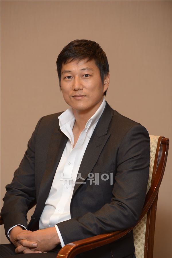  성 강 "감독님, 선배님 저 좀 불러주세요" 기사의 사진