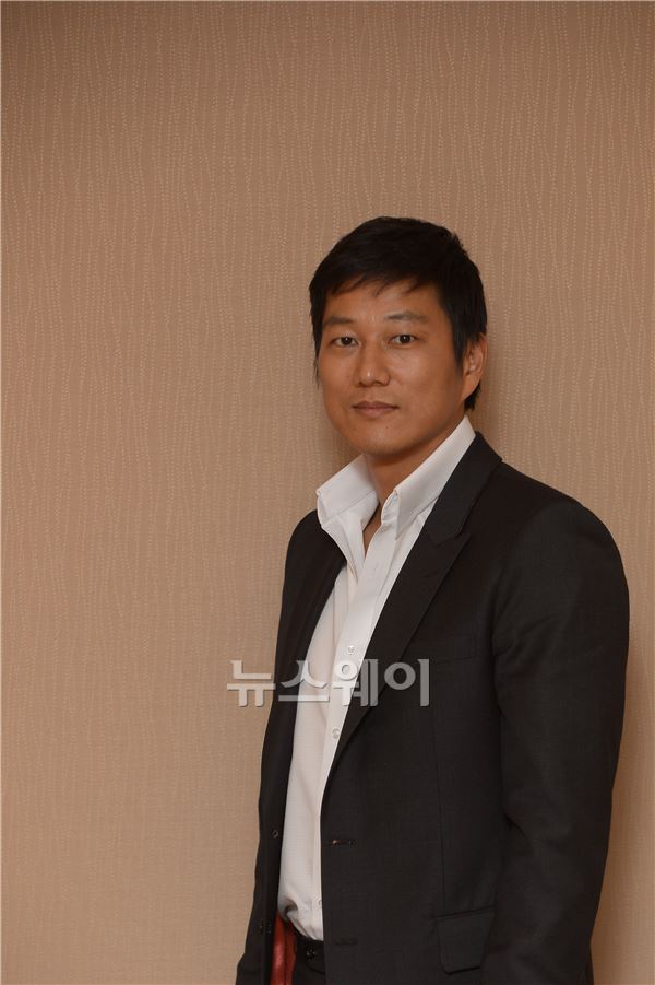  성 강 "감독님, 선배님 저 좀 불러주세요" 기사의 사진
