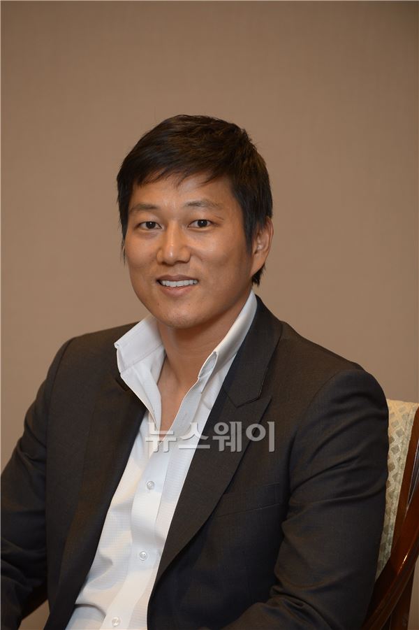  성 강 "감독님, 선배님 저 좀 불러주세요" 기사의 사진