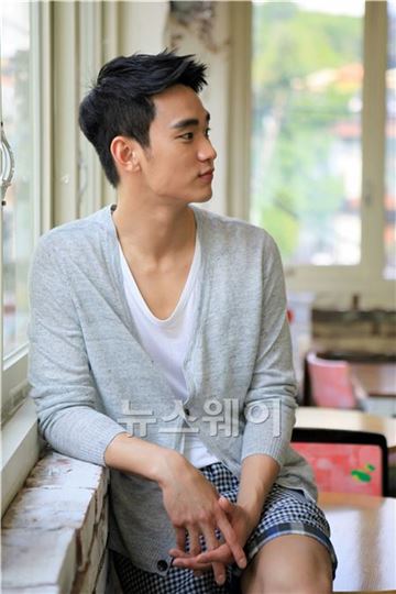  김수현 은밀하게 위대하게 인터뷰 “잘 생겼다!” 기사의 사진