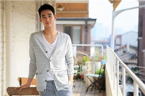  김수현 은밀하게 위대하게 인터뷰 “잘 생겼다!” 기사의 사진