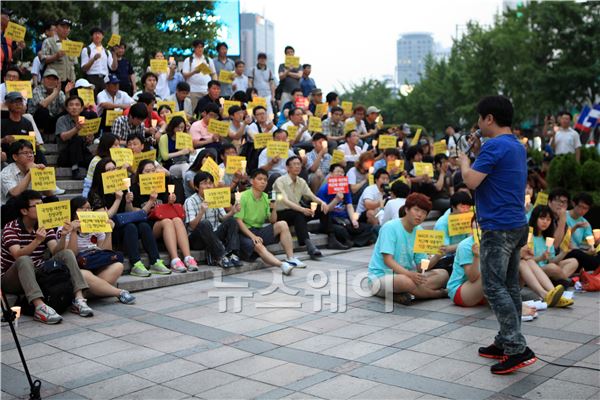 한국대학생연합이 광화문 촛불문화제에서 거리공연을 하고 있다. 이주현 기자  juhyun@newsway.co.kr