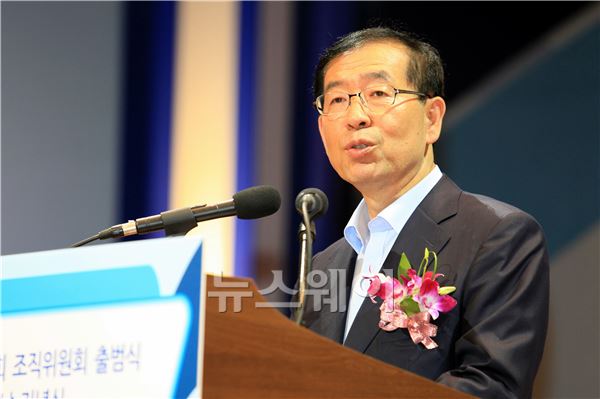 '제22회 도로의 날 기념식'에 참석한 박원순 서울시장이 축사를 하고 있다. 이주현 기자 juhyun@newsway.co.kr
