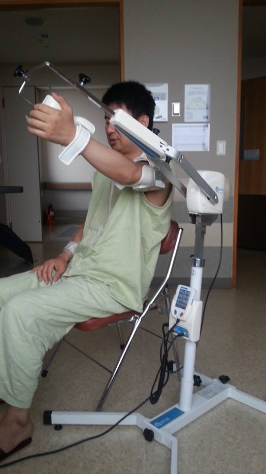 남희석이 응급수술을 받은 뒤 재활치료를 하는 모습. 사진=남희석 페이스북