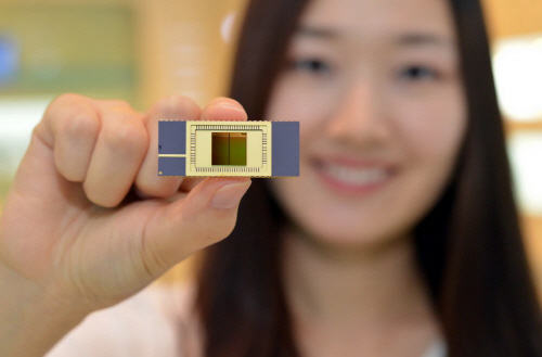 삼성전자는 세계 최초로 3차원 수직구조 낸드 플래시 메모리의 양산을 시작했다고 6일 밝혔다. 사진=삼성전자 제공