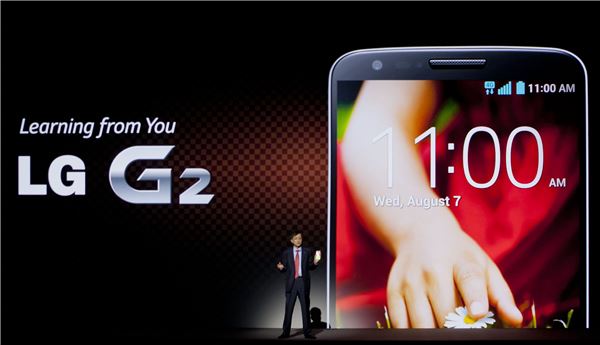 ‘LG G2’, 전 세계 동시 런칭 기사의 사진