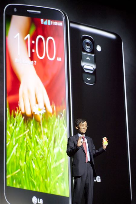 ‘LG G2’를 소개합니다 기사의 사진