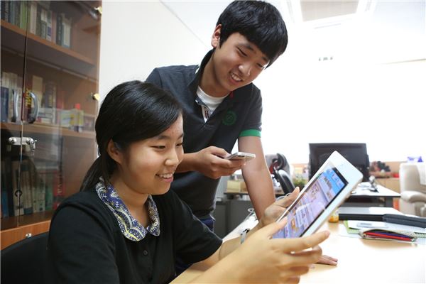 엔엑스씨는 소셜 기반의 스마트폰용 영어학습 애플리케이션 ‘캐치잇잉글리시’를 애플 앱스토어를 통해 출시했다고 12일 밝혔다. (사진=엔엑스씨 제공)