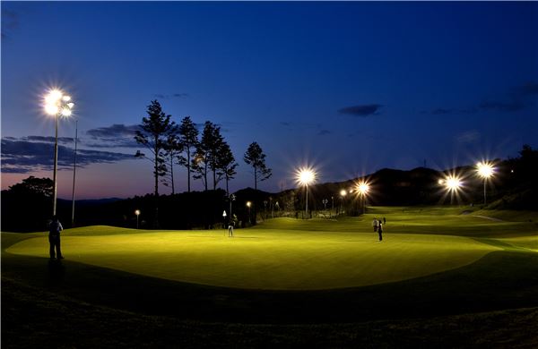 27홀, 36홀 패키지에 야간골프까지 도입한 포천힐스CC.