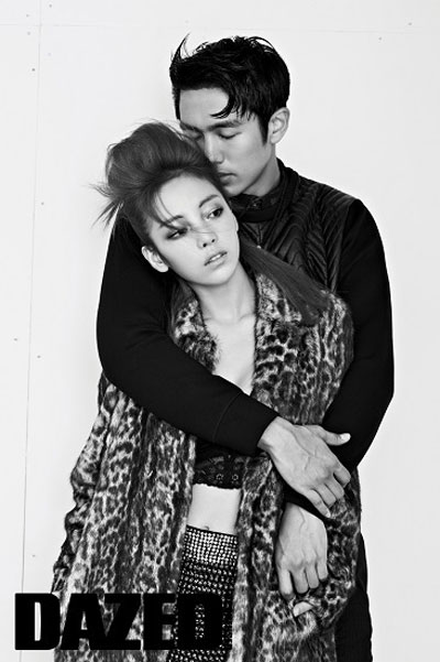 임슬옹 구하라 백허그. 사진='데이즈드&컨퓨즈드'