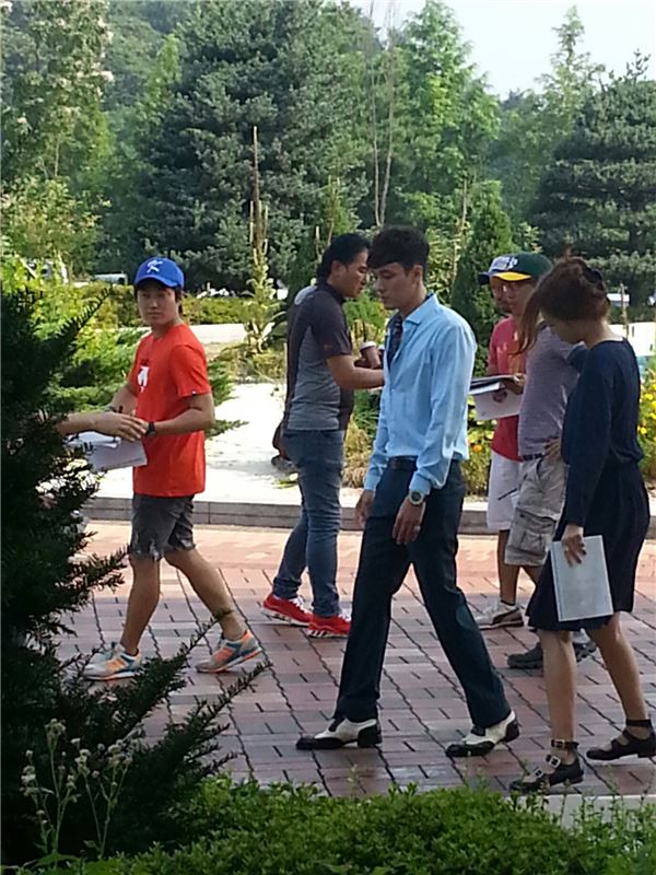 주군의 태양의 쵤영지인 담양다이너스티CC에서 모습을 보인 소지섭과 공효진(오른쪽)
