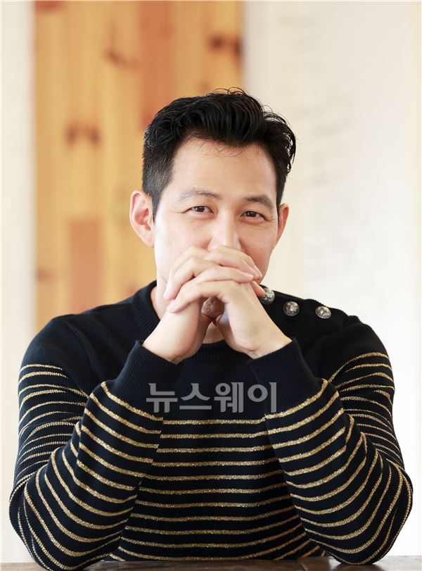 9월 11일 개봉하는 영화 '관상'에서 수양대군 역을 맡은 배우 이정재가 6일 오후 삼청동의 한 카페에서 진행된 <뉴스웨이>와의 인터뷰에 앞서 사진촬영을 위한 포즈를 취하고 있다. 김동민 기자 life@newsway.co.kr
