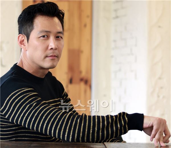 9월 11일 개봉하는 영화 ‘관상’에서 수양대군 역을 맡은 배우 이정재가 6일 오후 삼청동의 한 카페에서 진행된 <뉴스웨이>와의 인터뷰에 앞서 사진촬영을 위한 포즈를 취하고 있다. 김동민 기자 life@newsway.co.kr