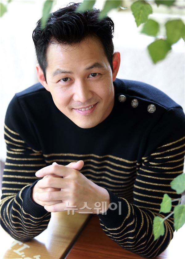 9월 11일 개봉하는 영화 '관상'에서 수양대군 역을 맡은 배우 이정재가 6일 오후 삼청동의 한 카페에서 진행된 <뉴스웨이>와의 인터뷰에 앞서 사진촬영을 위한 포즈를 취하고 있다. 김동민 기자 life@newsway.co.kr