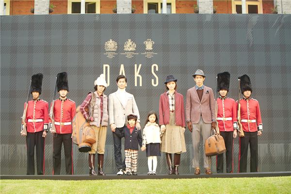 LG패션 닥스, 영국 여왕 대관식60주년 기념 패션쇼 개최 기사의 사진