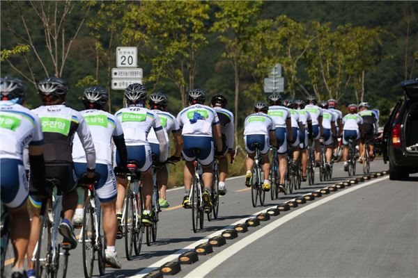 넥슨은 27일 넥슨 판교 신사옥에서 ‘넥슨 자전거 국토종단 원정대’의 해단식을 갖고 지난 3박 4일간 진행된 560km 자전거 대장정을 성공적으로 마무리했다고 밝혔다. (사진=넥슨 제공)