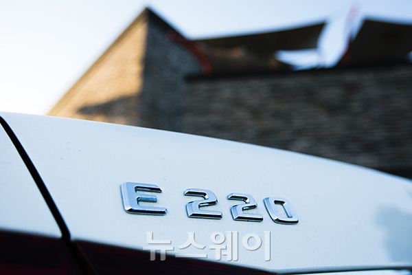 메르세데스-벤츠 ‘E220 CDI 아방가르드’ 기사의 사진