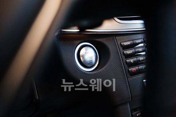 메르세데스-벤츠 ‘E220 CDI 아방가르드’ 기사의 사진