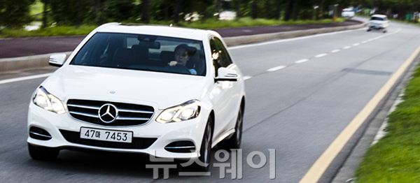 메르세데스-벤츠 ‘E220 CDI 아방가르드’ 기사의 사진