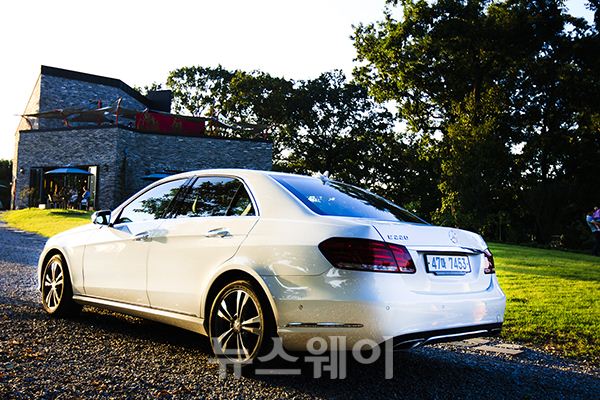 메르세데스-벤츠 ‘E220 CDI 아방가르드’ 기사의 사진
