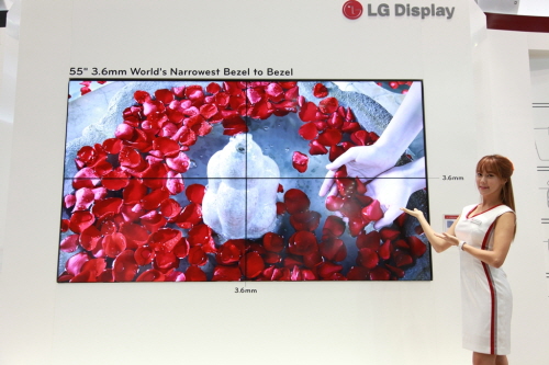 LG디스플레이는 7일 일산 킨텍스에서 열린 IMID 2013에서 세계 최소 3.6mm 베젤의 비디오 월을 공개했다. 사진=LG디스플레이 제공