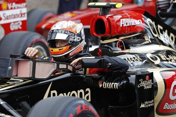 르노그룹은 르노삼성을 지원하기 르노가 엔진을 공급하고 있는 4개의 F1 레이싱팀 중 ‘로터스 팀’과 ‘케이터햄 팀’의 F1 머신 에 ‘르노삼성’ 로고를 입혀 새롭게 꾸몄다. 사진=르노삼성자동차 제공