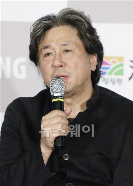 24일 오후 서울 여의도동 IFC몰 CGV에서 '제34회 청룡영화상 핸드프린팅' 행사가 열렸다. 김동민 기자 life@newsway.co.kr