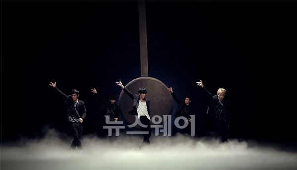 소년 아닌 남자 백승헌, ‘Wait a Minute’ 엠카 첫 컴백 기사의 사진