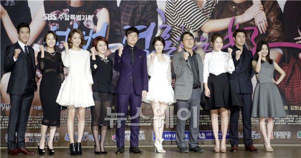 SBS 주말드라마 '세 번 결혼하는 女子(극본:김수현, 연출:손정현)'의 제작발표회가 5일 오후 서울 당산동 그랜드컨벤션센터 웨딩홀에서 열렸다. 김동민 기자 life@newsway.co.kr