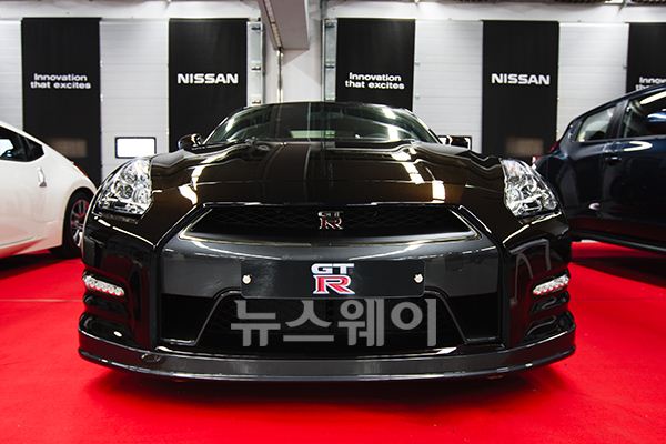 전세계 100대 한정 모델인 ‘GT-R 미드나잇 오팔 스페셜 에디션’을 국내에 단 1대 만을 배정됐다. 사진=윤경현 기자 squashkh@  