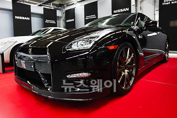 닛산 ‘GT-R 미드나잇 오팔 스페셜 에디션’ 사진=윤경현 기자 squashkh@  