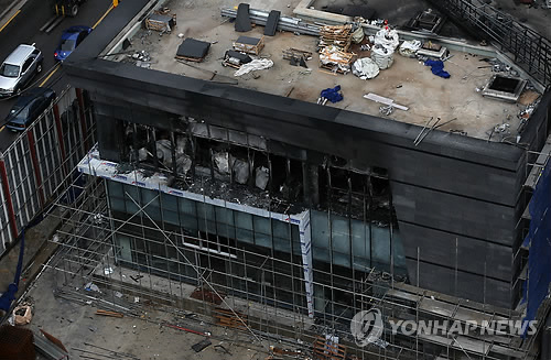 26일 오후 화재가 발생한 서울 구로동 디지털단지 내 상업단지 신축공사장 현장. 사진=연합뉴스 제공