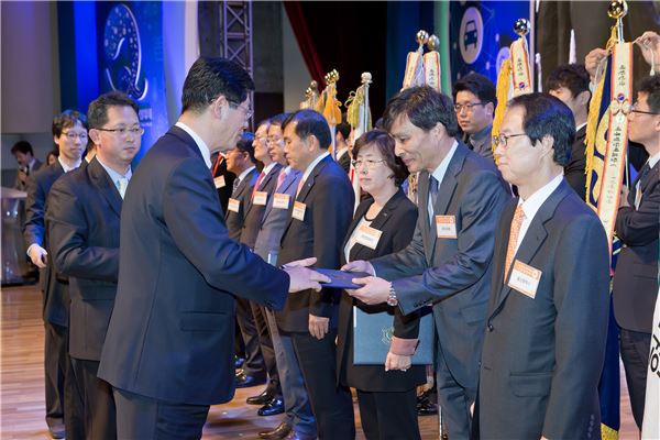 리바트 '39회 국가품질경영대회'에서 국가 품질혁신상 서비스혁신부문 대통령 표창을 수상했다./사진=리바트 제공