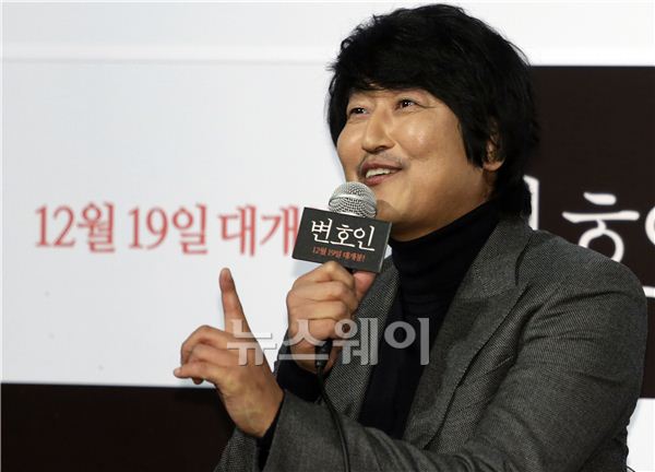 29일 오후 서울 행당동 CGV왕십리에서 영화 ‘변호인(감독 양우석, 제작 위더스필름)’의 언론시사회가 열렸다. 송강호가 변호인의 출연 제의를 한번 거절 했다고 말하고 있다. 김동민 기자 life@newsway.co.kr