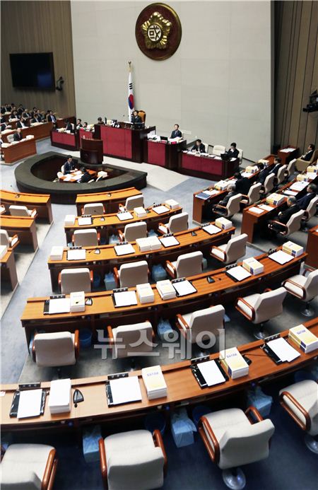 2일 오전 국회에서 예산결산특별위원회 제9차 전체회의가 예정되었지만 민주당 의원들의 불참으로 진행되지 않았다. 민주당 의원이 부재한 회의장 모습. 김동민 기자 life@newsway.co.kr