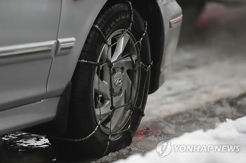 스노체인 장착 방법. 사진=연합뉴스