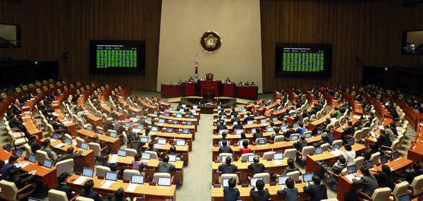 2013년 정기국회 마지막날 처리 법안 내역 기사의 사진