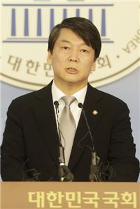 박근혜 정부 출범에서 ‘안철수 신당’까지 기사의 사진
