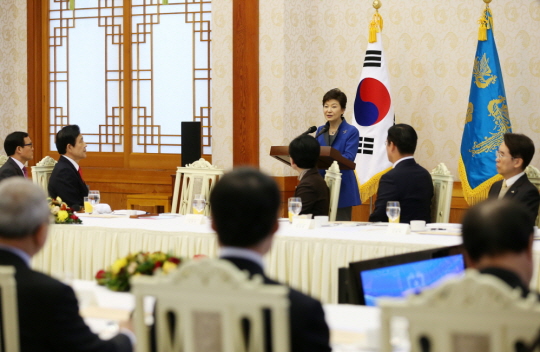 금융인 초청 오찬간담회에서 연설을 하고 있는 박근혜 대통령 모습. 사진= 청와대 제공