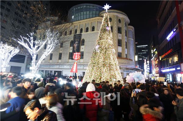 성탄절 명동의 풍경. 김동민 기자 life@newsway.co.kr