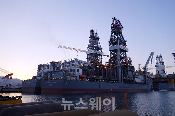 대우조선해양 심해시추 드릴십. 사진=윤경현 기자 squashkh@